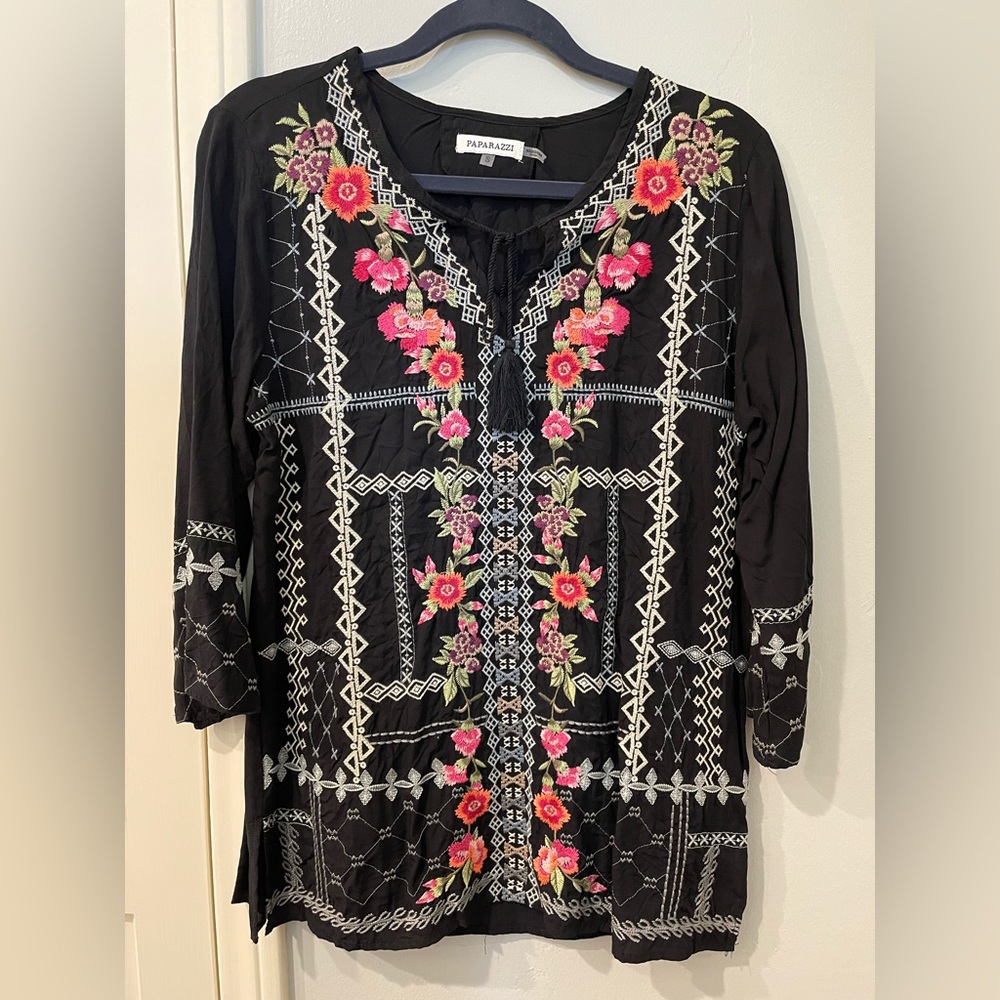 Paparazzi blouse, black with gorgeous floral boho embroidery, size small